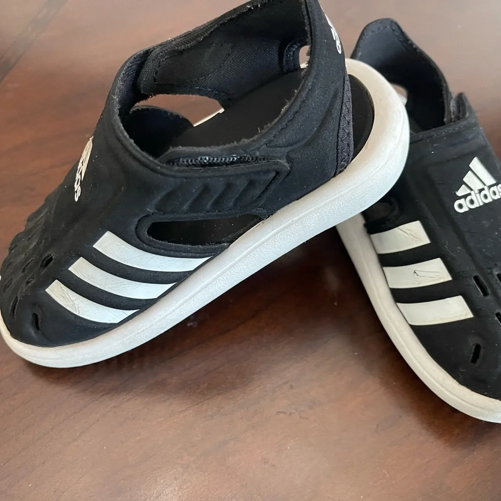 Adidas Kids Closed Toe Black & White, Water Sandals Size 7k with Velcro Closure